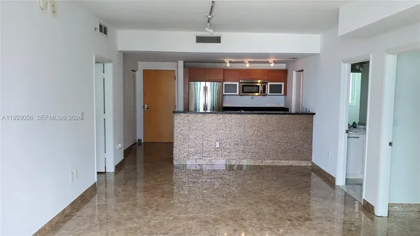 $3,595 | 253 Northeast 2nd Street, Unit 2301, Miami, FL 33132