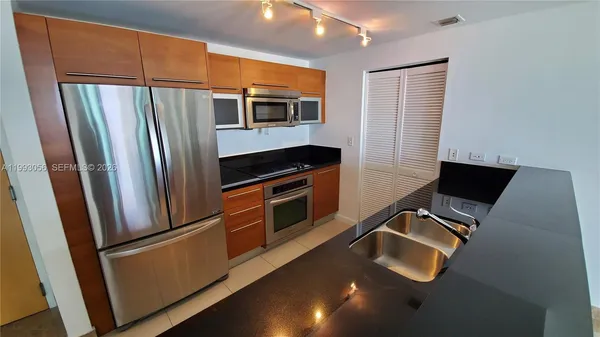 $3,595 | 253 Northeast 2nd Street, Unit 2301, Miami, FL 33132