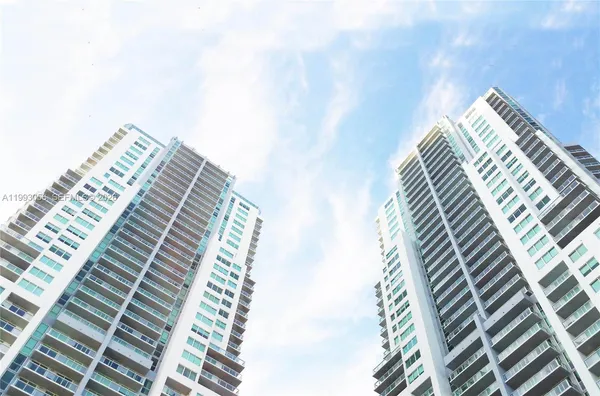 $3,595 | 253 Northeast 2nd Street, Unit 2301, Miami, FL 33132