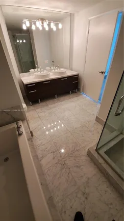 $3,595 | 253 Northeast 2nd Street, Unit 2301, Miami, FL 33132