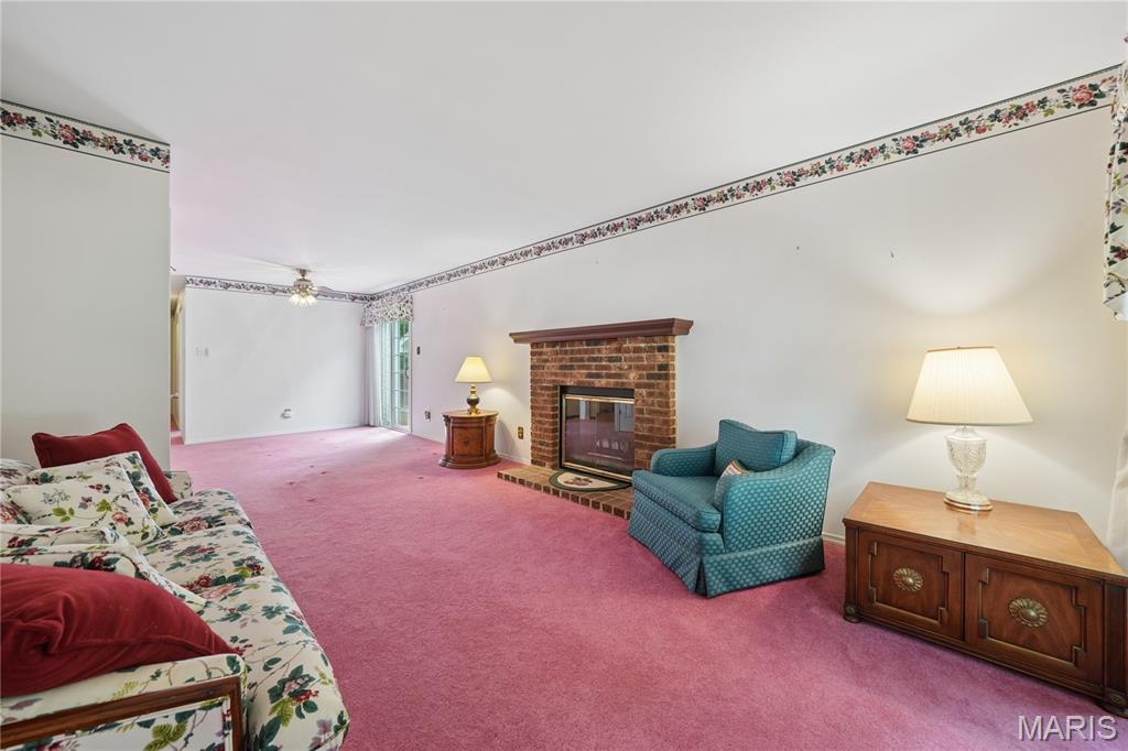 528 Spring Glen Drive Ballwin, MO 63021 - Photo 2 of 24