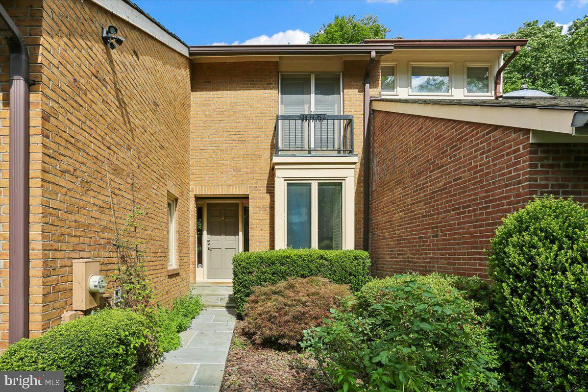 6113 Goldtree Way Bethesda, MD 20817 - Photo 3 of 75