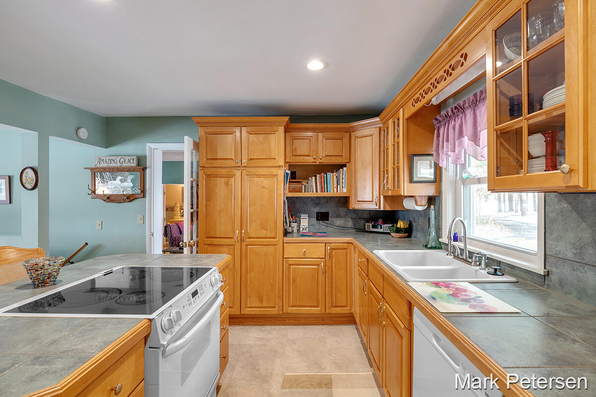 1660 Vining Road Greenville, MI 48838 - Photo 11 of 49 IMG_1008