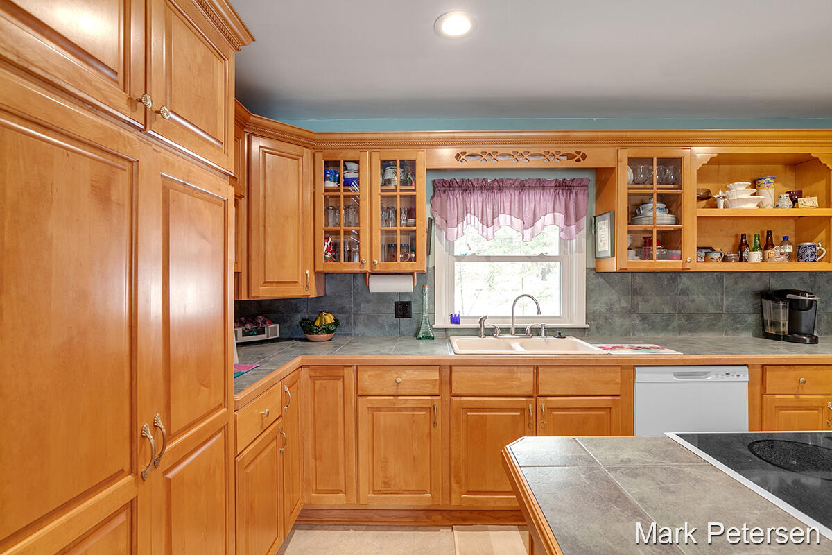 1660 Vining Road Greenville, MI 48838 - Photo 12 of 49 IMG_1009