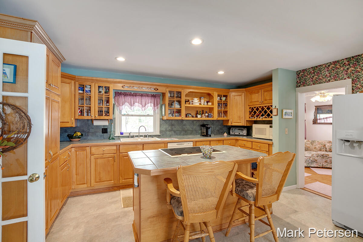 1660 Vining Road Greenville, MI 48838 - Photo 13 of 49 IMG_1010