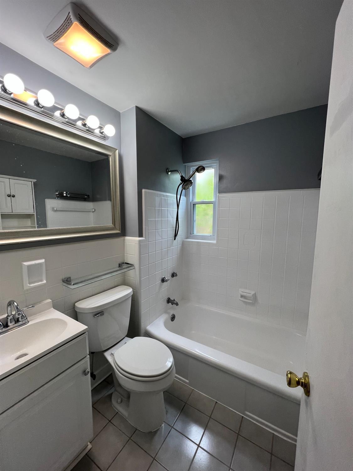 3124 Locust Log Lane Cincinnati, OH 45239 - Photo 6 of 28