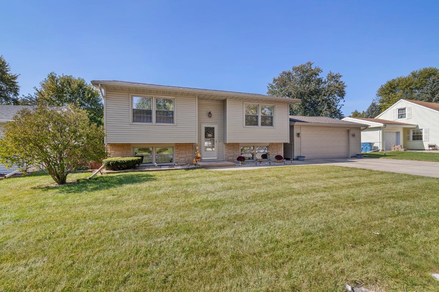 253 Walnut Lane Crown Point, IN 46307 - Photo 1 of 16 1500x999