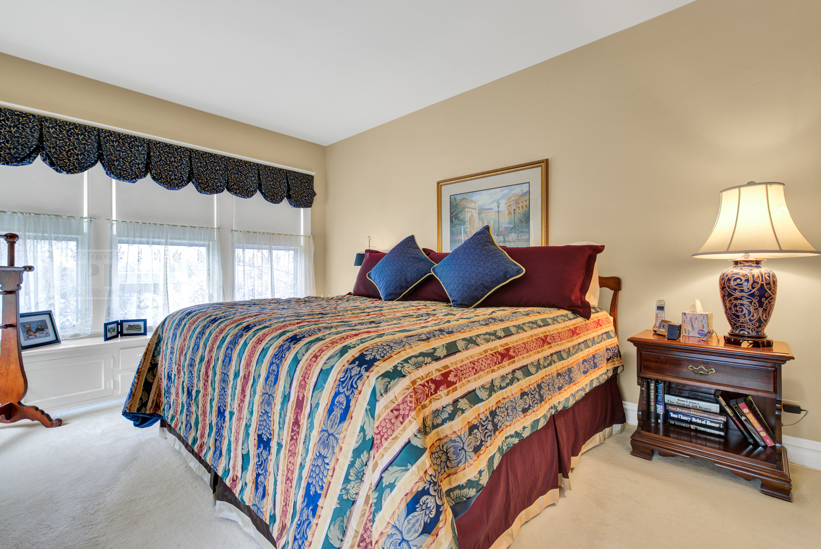 4512 Wolf Road Western Springs, IL 60558 - Photo 25 of 40 a bedroom with a bed and a lamp next to a window