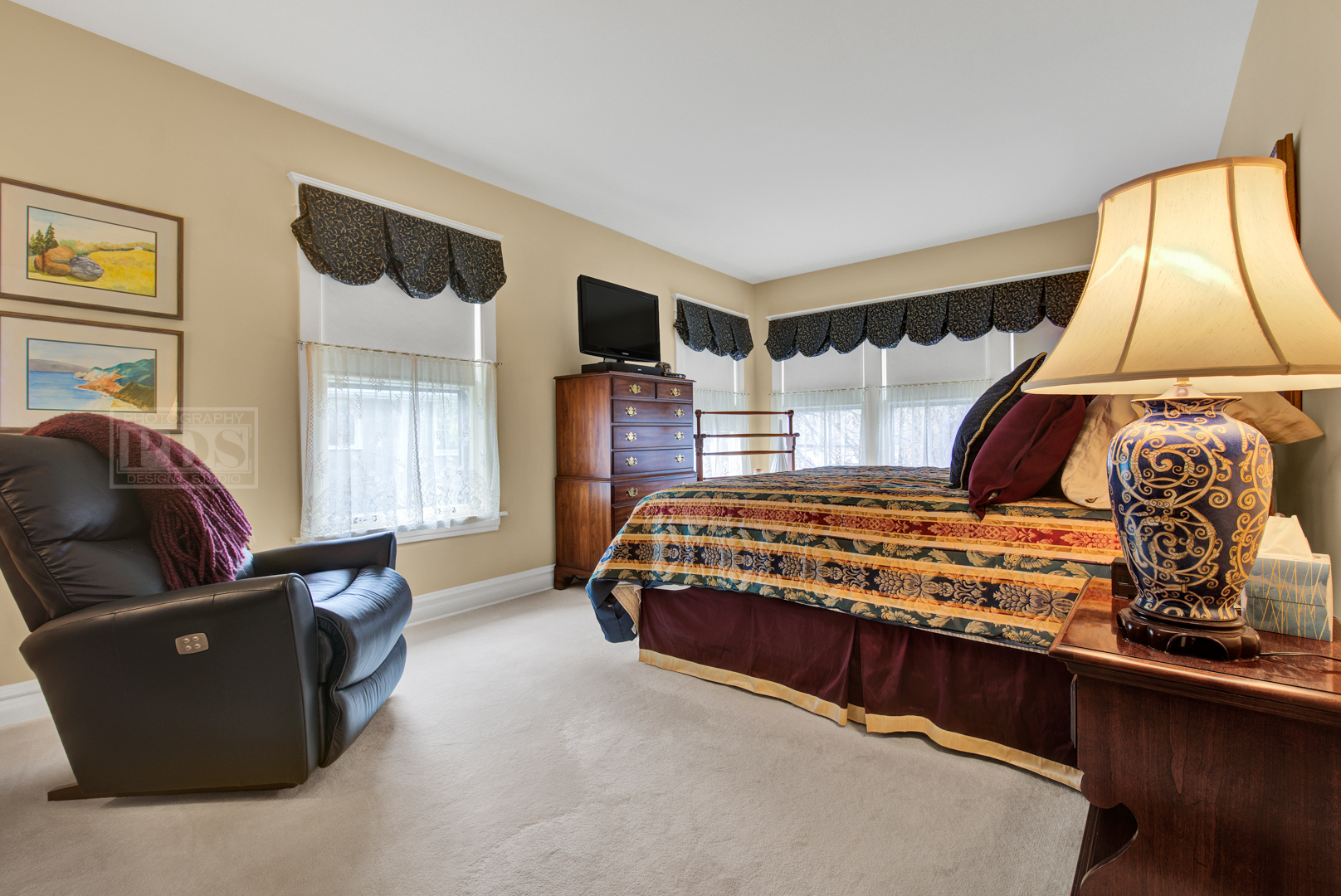 4512 Wolf Road Western Springs, IL 60558 - Photo 26 of 40 a bedroom with a bed and window