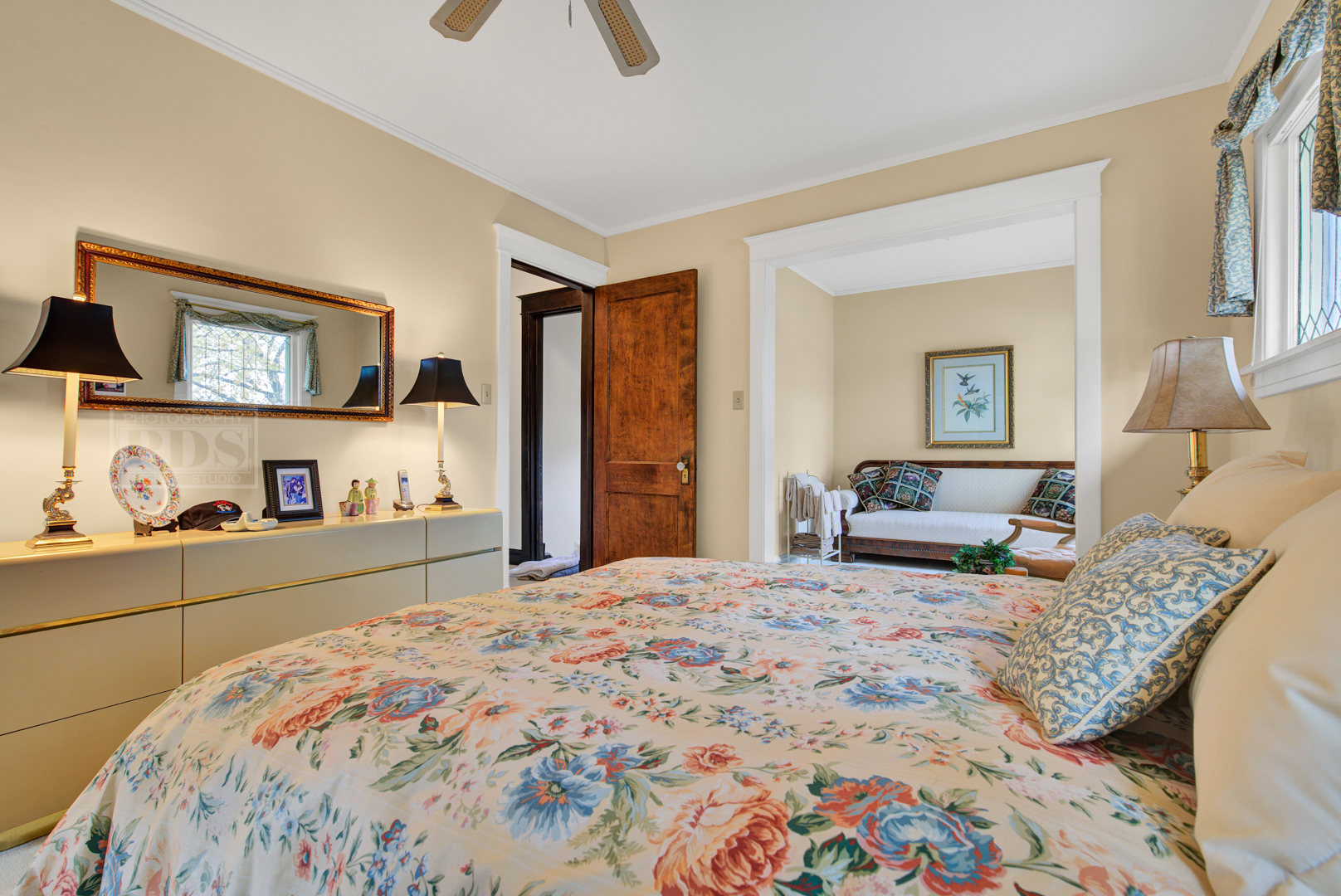 4512 Wolf Road Western Springs, IL 60558 - Photo 27 of 40 a bedroom with a bed and a couch