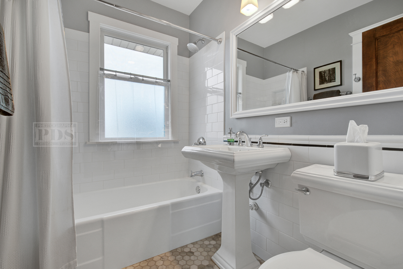 4512 Wolf Road Western Springs, IL 60558 - Photo 32 of 40 a bathroom with a sink a mirror and a bathtub