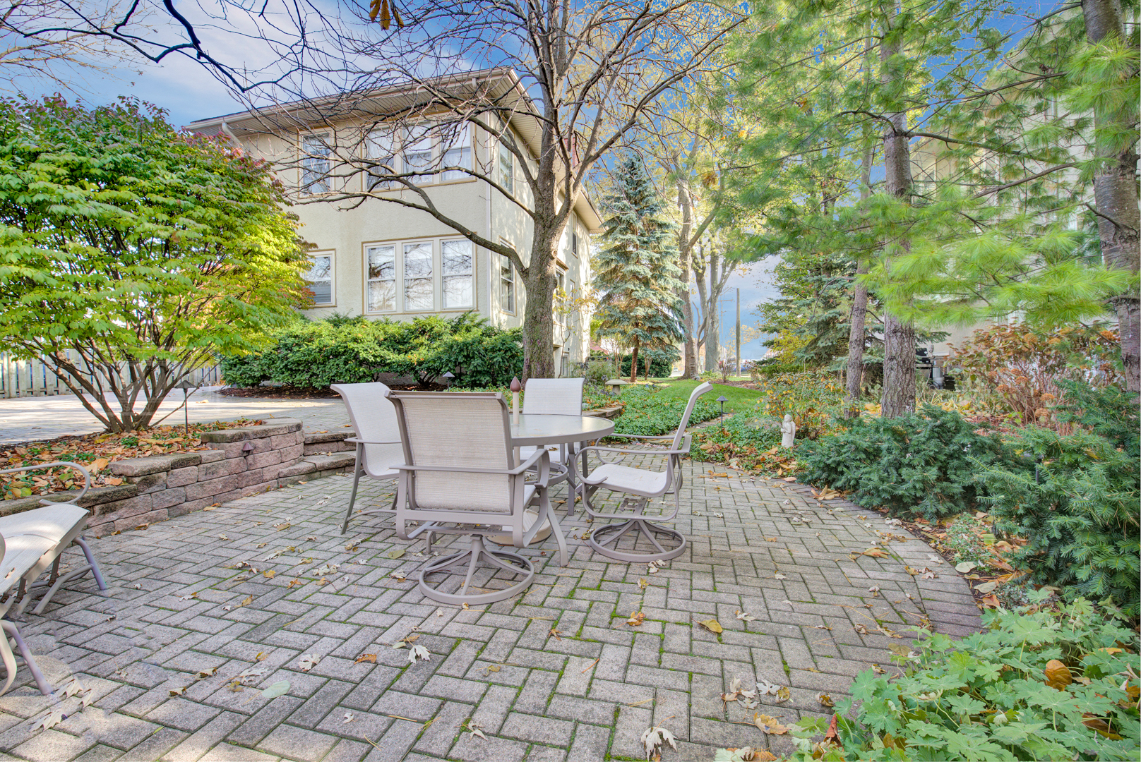 4512 Wolf Road Western Springs, IL 60558 - Photo 35 of 40 a view of a patio with table and chairs and potted plants