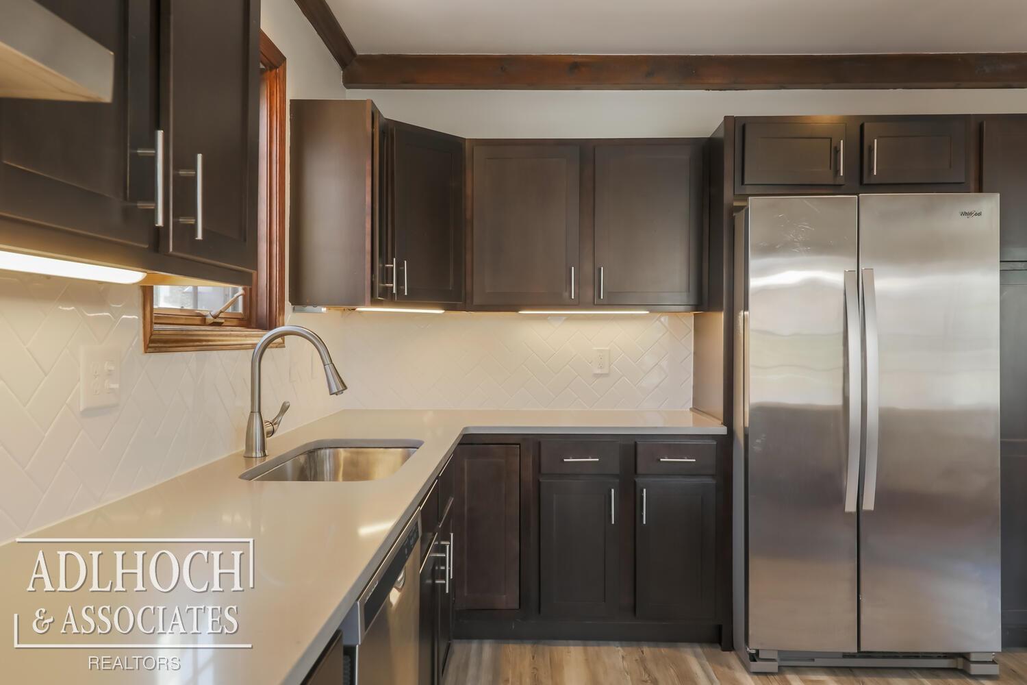 320 Moran Road Grosse Pointe, MI 48236 - Photo 10 of 20 50128877-b73c01cf-9e9c-4920-ba05-72125648b3cd.JPG