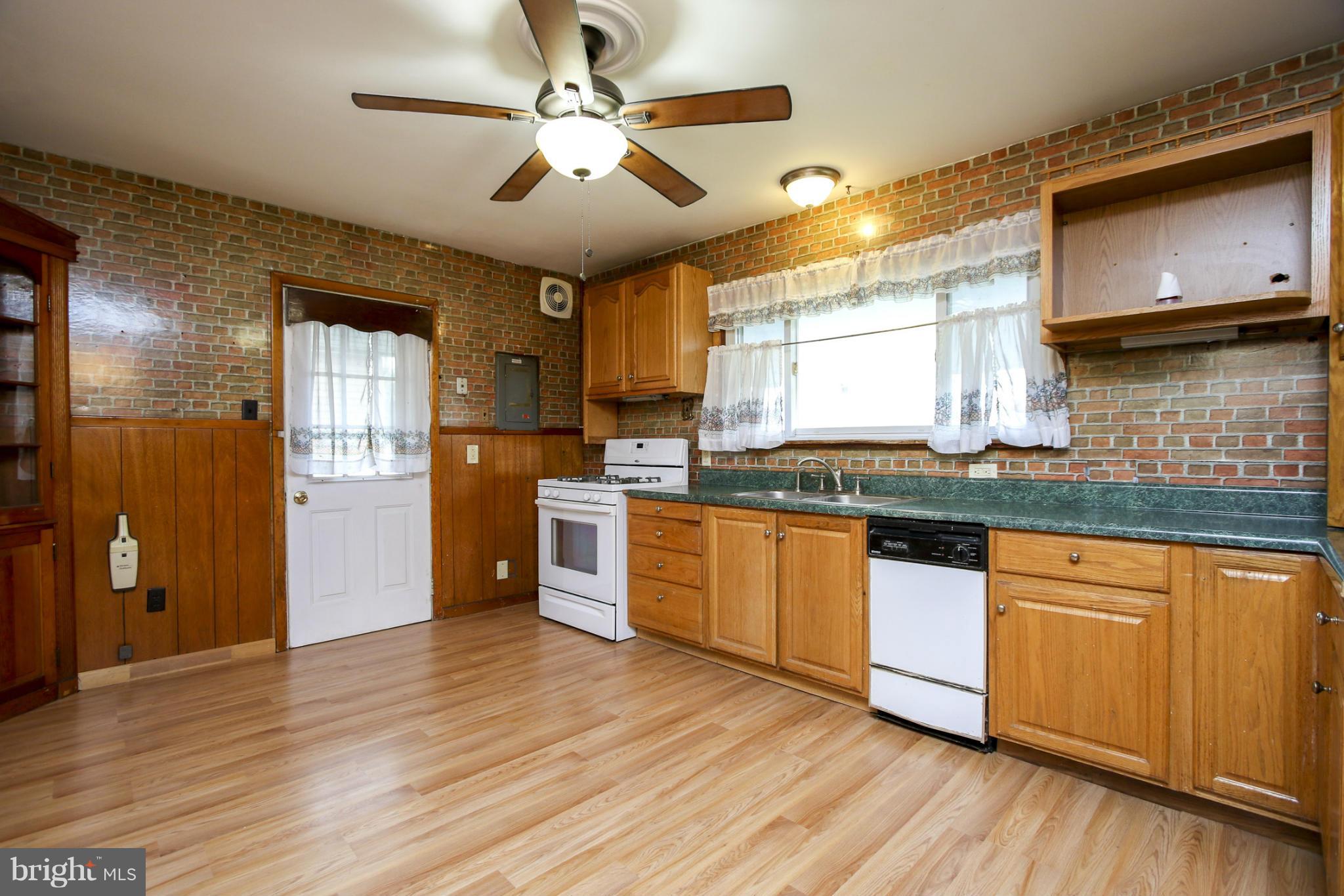 8227 Longpoint Road Baltimore, MD 21222 - Photo 4 of 20 Kitchen