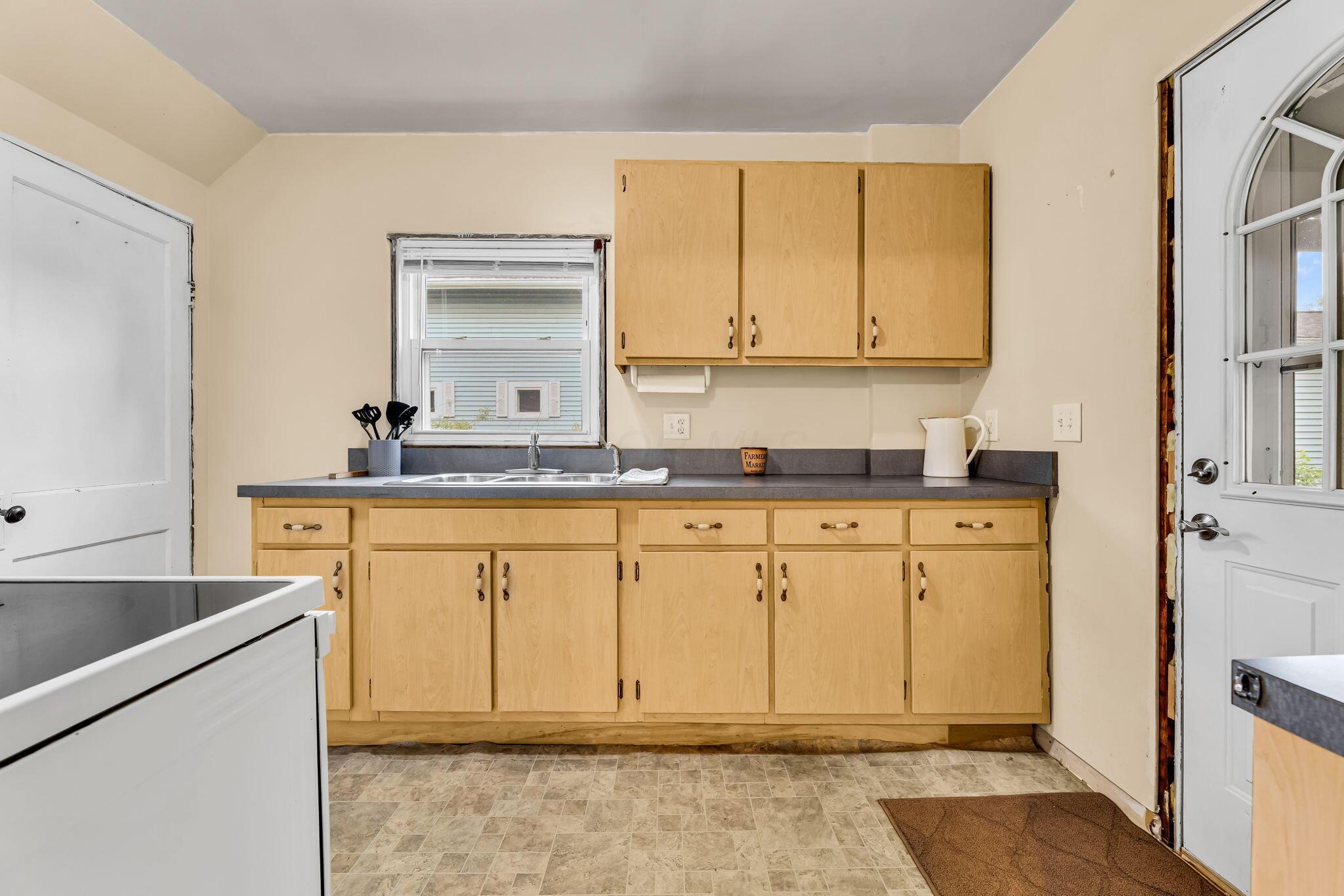 2201 Ferris Road Columbus, OH 43224 - Photo 7 of 17 Kitchen with lots of counter space