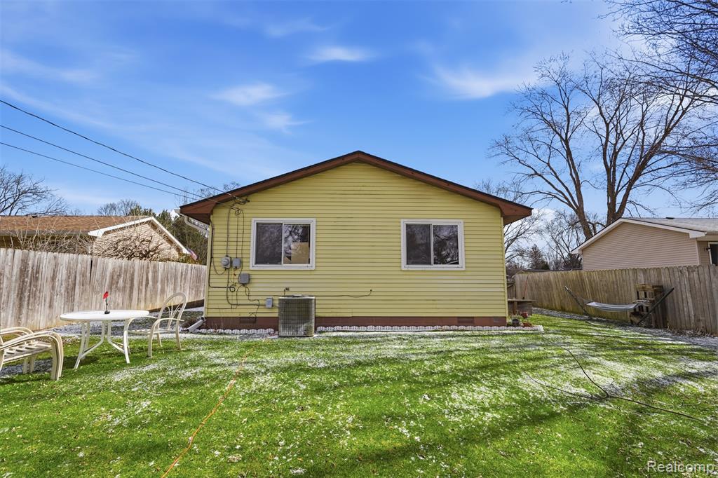 433 Haze Pinckney, MI 48169 - Photo 16 of 20 Gallery Image 16