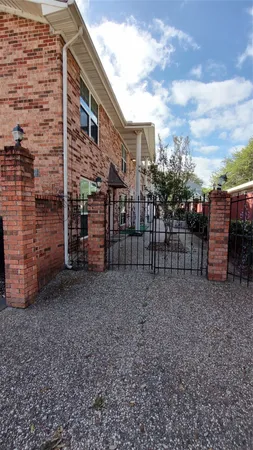 $1,500 | 4513 Avenue P 1/2, Unit 4, Galveston, TX 77551