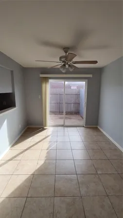 $1,500 | 4513 Avenue P 1/2, Unit 4, Galveston, TX 77551