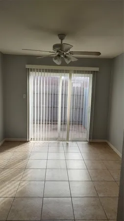 $1,500 | 4513 Avenue P 1/2, Unit 4, Galveston, TX 77551