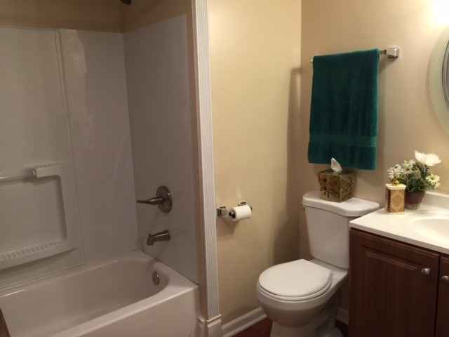 1058 Lake Terrace Road Elgin, IL 60123 - Photo 8 of 10