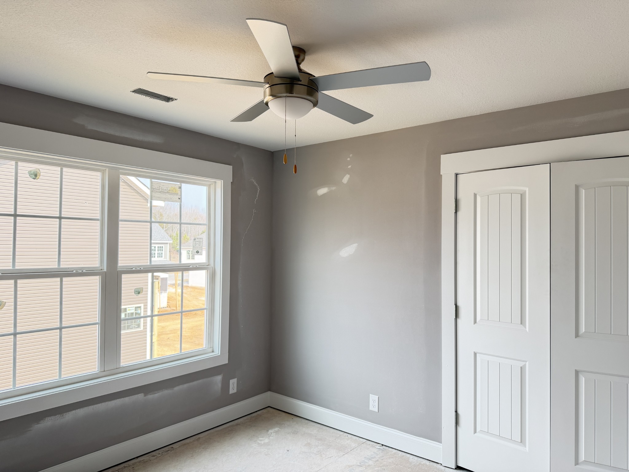 124 Hummingbird Way Clarksville, TN 37043 - Photo 9 of 12 a view of an empty room with a window