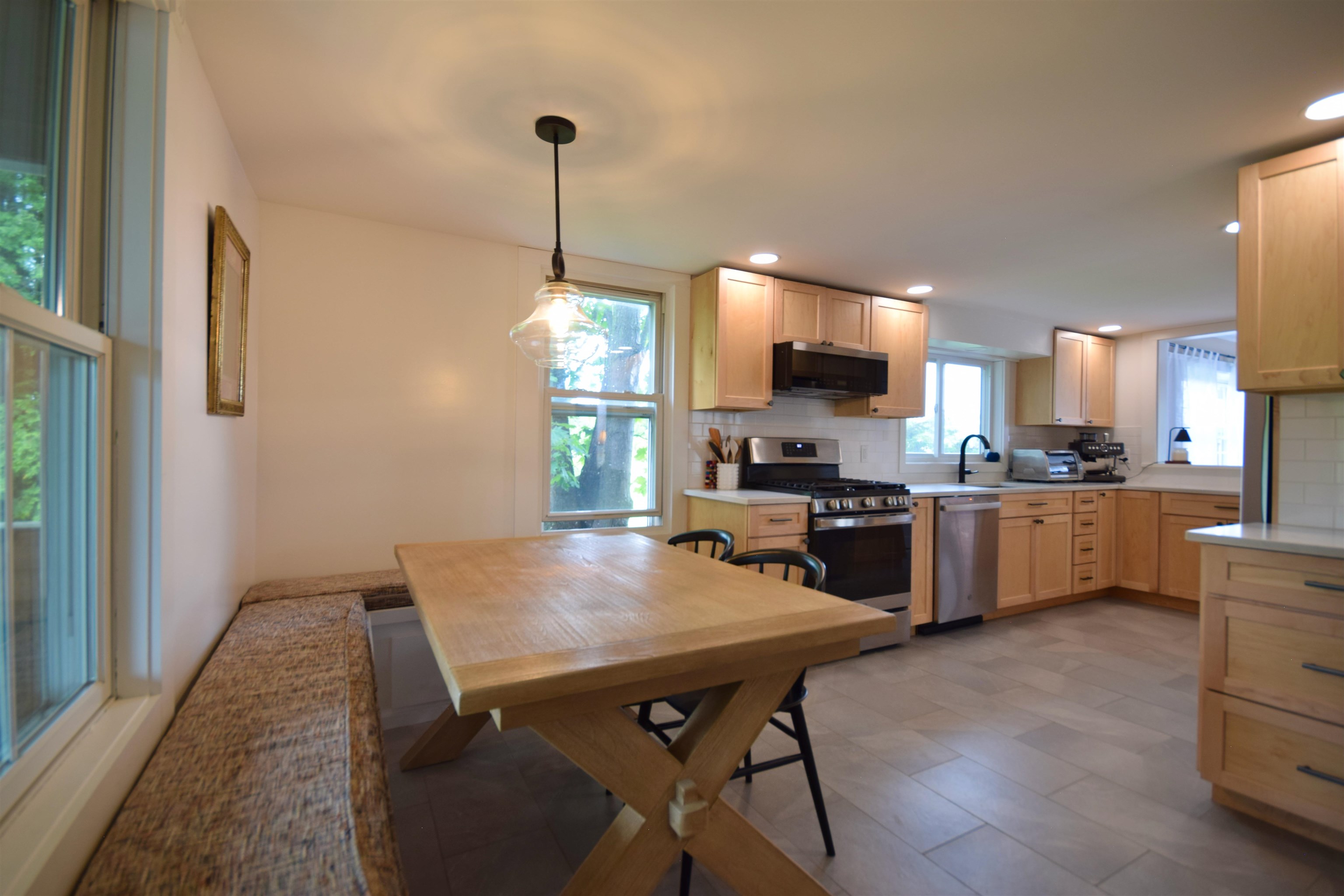 2835 Mountain View Road Williston, VT 05495 - Photo 6 of 30