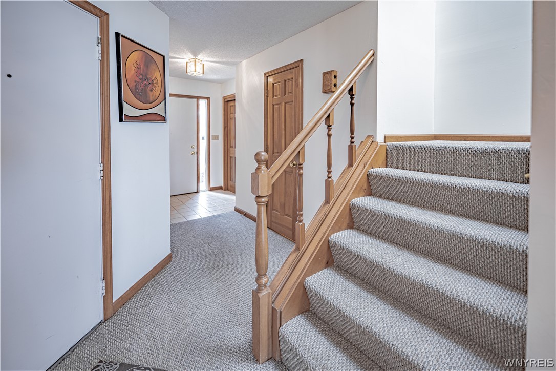 6071 East Lake Road, Unit 4 Newfane, NY 14028 - Photo 6 of 46 Entryway