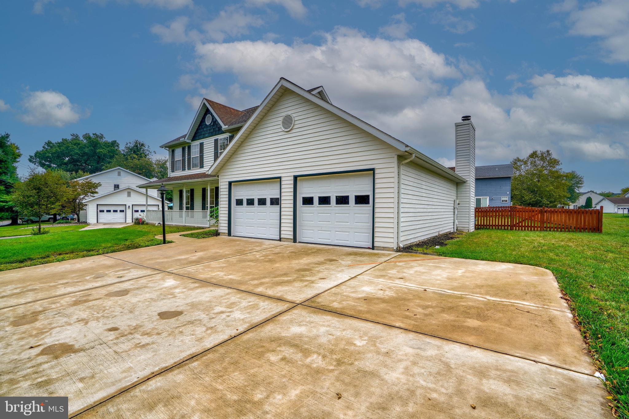 Two Car Garage w/ Four Additional Parking Spaces
