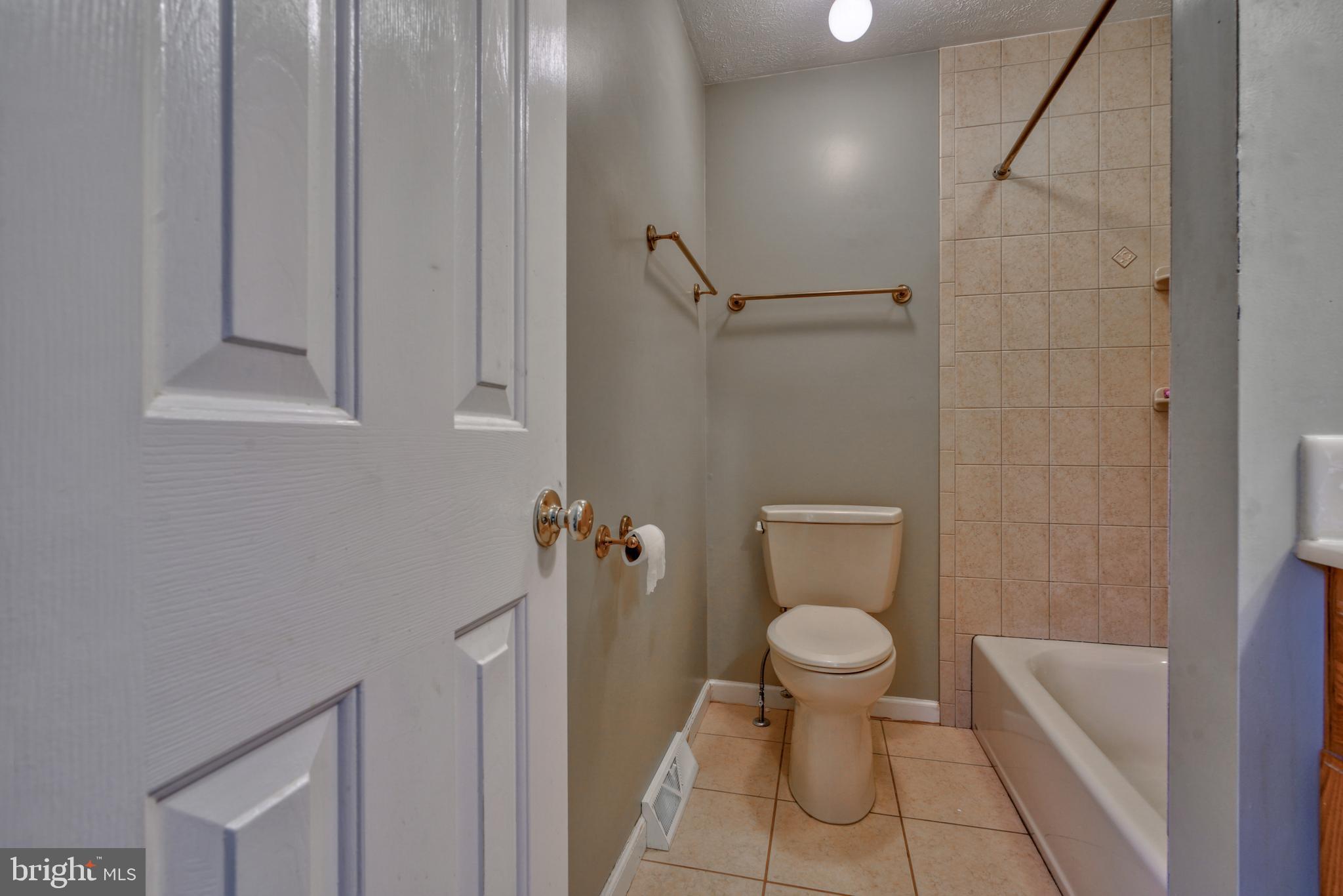 3155 Raintree Road York, PA 17404 - Photo 31 of 47 Primary Bathroom