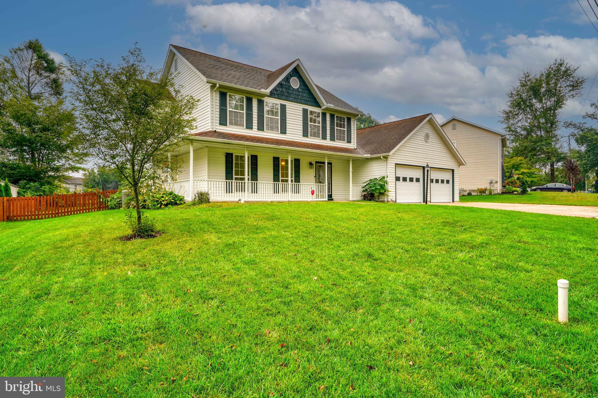 Great Front Yard Space