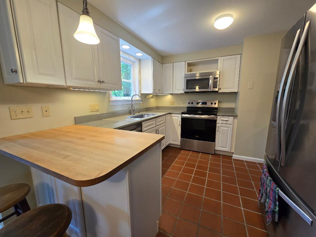 40 Willow Grove Road Brunswick, ME 04011 - Photo 4 of 21 Kitchen