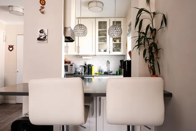 $549,000 | 435 East 77th Street, Unit 8G | Upper East Side