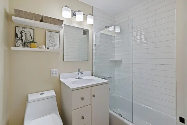 $549,000 | 435 East 77th Street, Unit 8G | Upper East Side