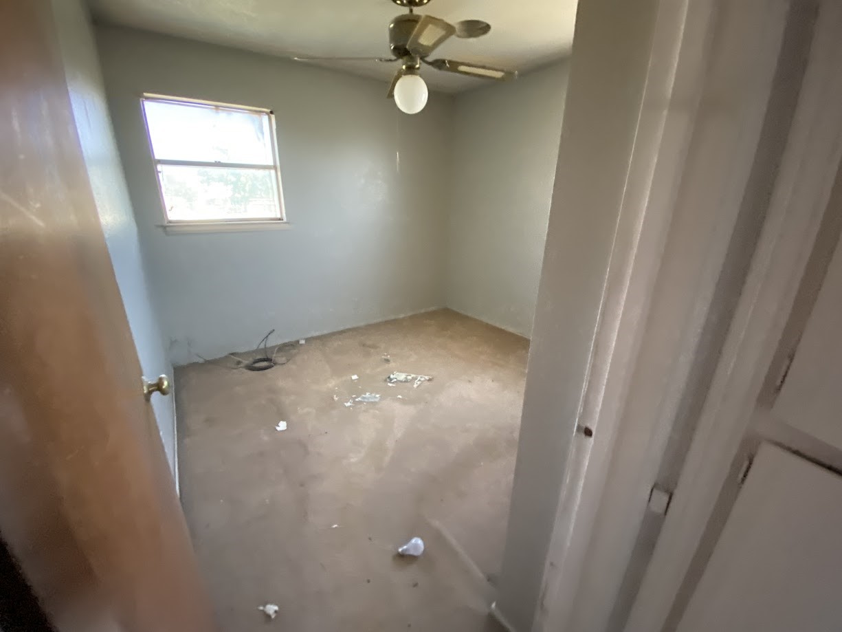 703 South Austin Avenue Tulia, TX 79088 - Photo 9 of 12 an empty room with windows
