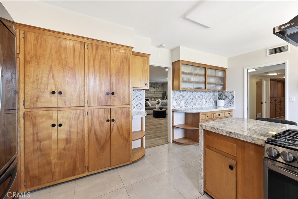 933 North Pine Avenue Rialto, CA 92376 - Photo 16 of 40