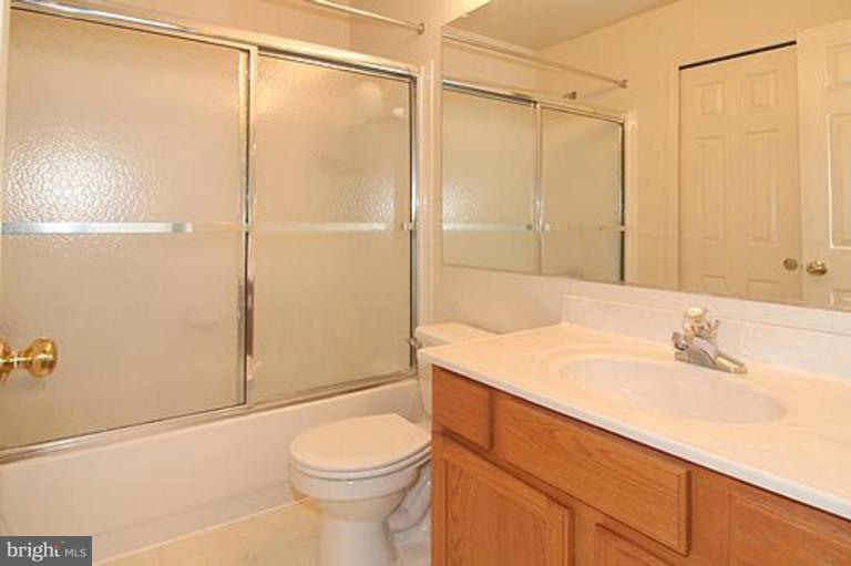 1900 Grey Castle Way Silver Spring, MD 20903 - Photo 3 of 16 Bath #2