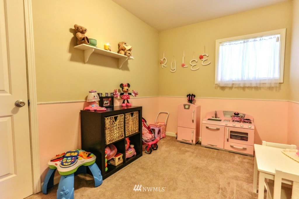 349 Southwest Dogwood Road Port Orchard, WA 98367 - Photo 12 of 25 Gallery Image 12