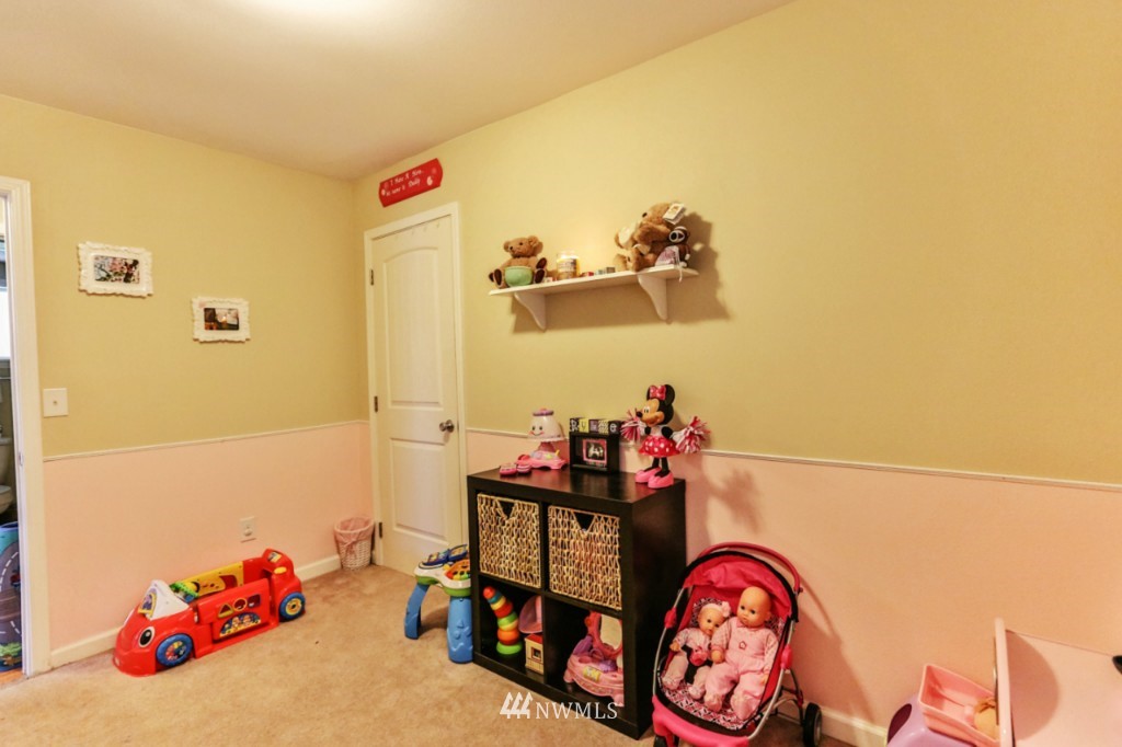 349 Southwest Dogwood Road Port Orchard, WA 98367 - Photo 13 of 25 Gallery Image 13