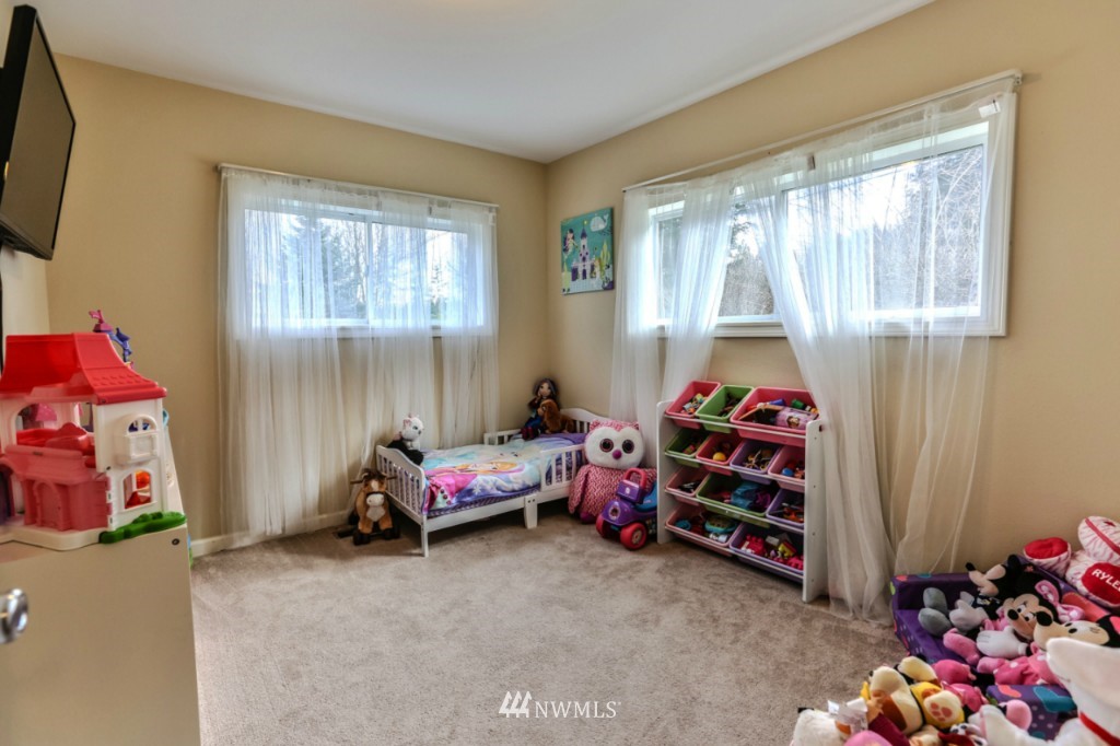 349 Southwest Dogwood Road Port Orchard, WA 98367 - Photo 14 of 25 Gallery Image 14