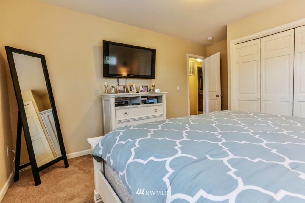 349 Southwest Dogwood Road Port Orchard, WA 98367 - Photo 17 of 25 Gallery Image 17