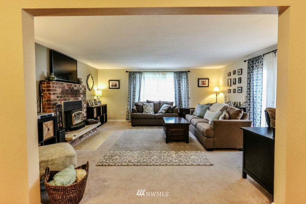 349 Southwest Dogwood Road Port Orchard, WA 98367 - Photo 4 of 25 Gallery Image 4