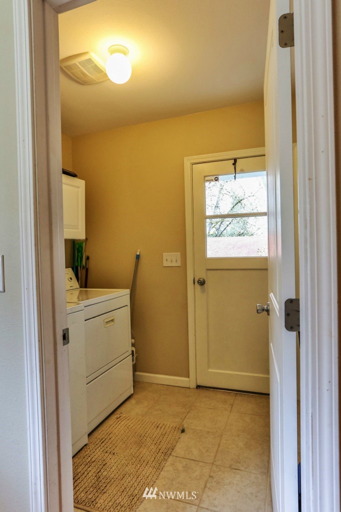 349 Southwest Dogwood Road Port Orchard, WA 98367 - Photo 10 of 25 Gallery Image 10