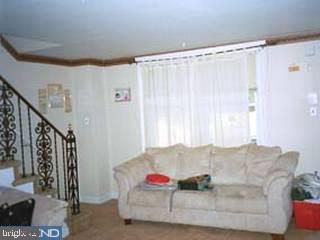 267 Glendale Road Upper Darby, PA 19082 - Photo 2 of 6