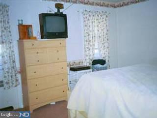 267 Glendale Road Upper Darby, PA 19082 - Photo 3 of 6