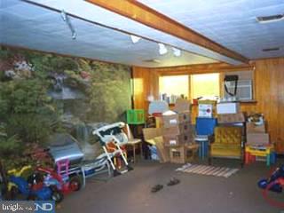 267 Glendale Road Upper Darby, PA 19082 - Photo 5 of 6