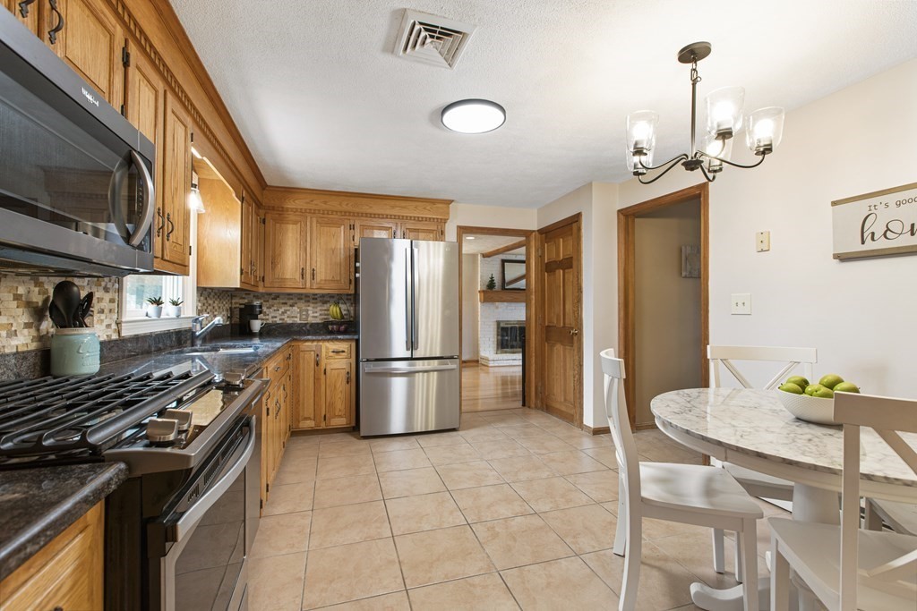 71 Evergreen Road Tewksbury, MA 01876 - Photo 8 of 39 Gallery Image 8