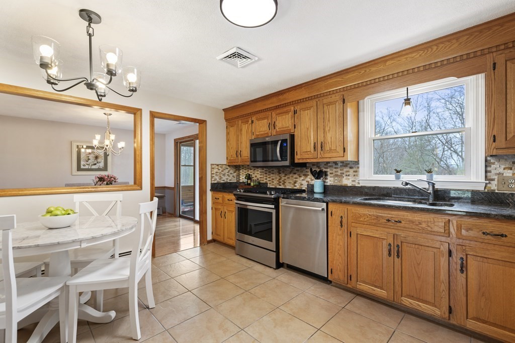 71 Evergreen Road Tewksbury, MA 01876 - Photo 10 of 39 Gallery Image 10