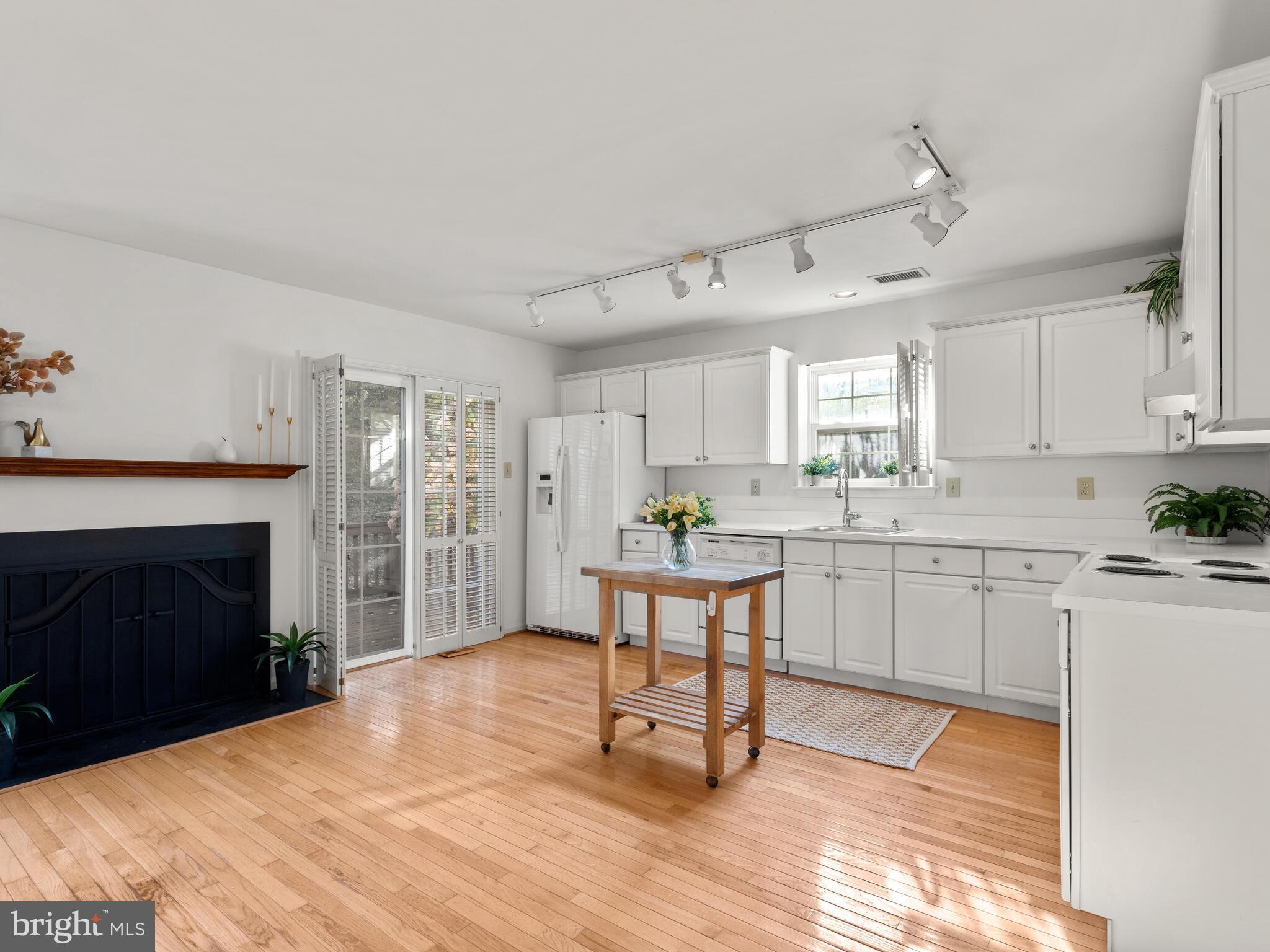 913 Harbour Ridge Lane Downingtown, PA 19335 - Photo 13 of 33 a kitchen with cabinets and wooden floor