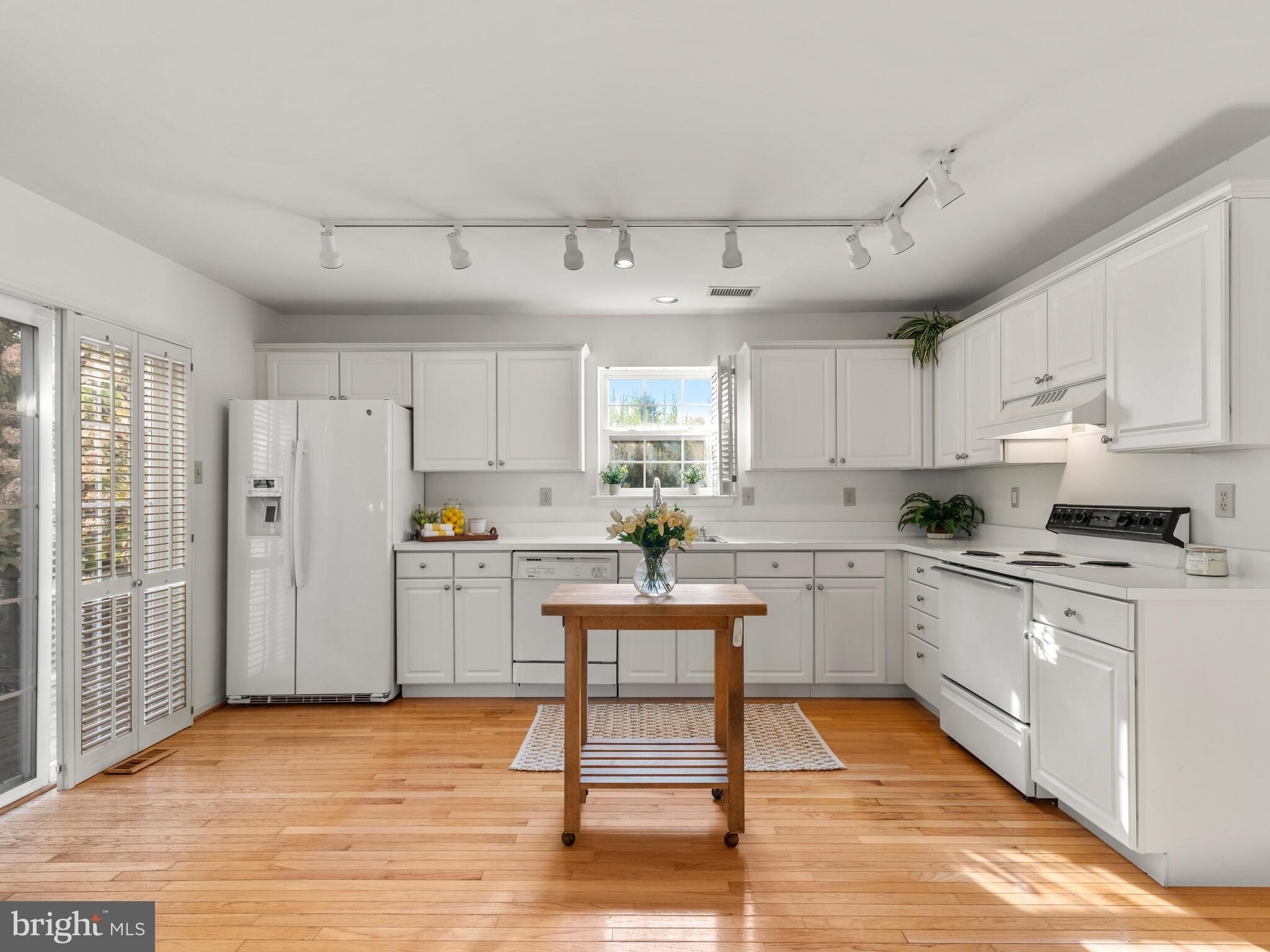 913 Harbour Ridge Lane Downingtown, PA 19335 - Photo 14 of 33 a kitchen with white cabinets and white appliances