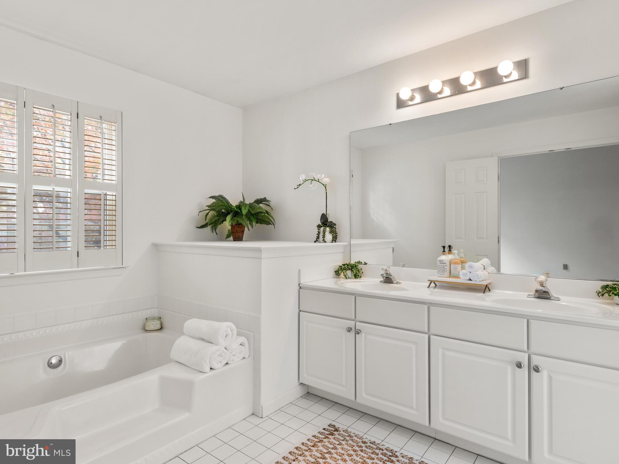913 Harbour Ridge Lane Downingtown, PA 19335 - Photo 19 of 33 a bathroom with a sink a toilet and bathtub